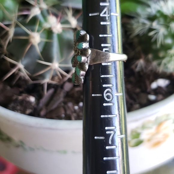 Vintage Zuni Sterling and Turquoise Ring - Picture 9 of 11